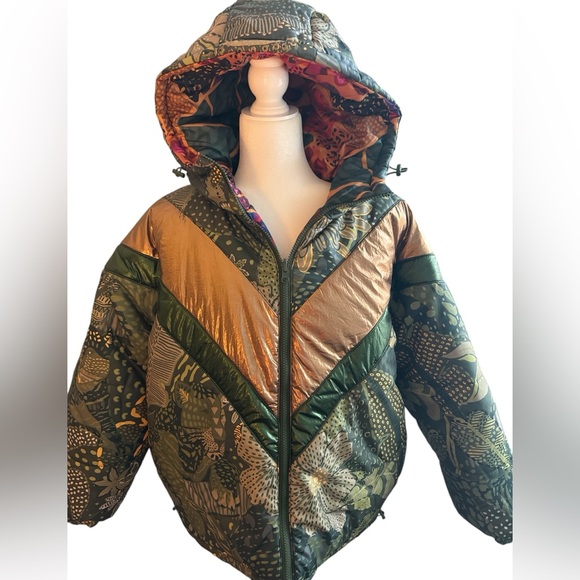 Farm Rio, NWT,Green Metallic Leopard Print Reversible Puffer Jacket, Size Small - Picture 2 of 16